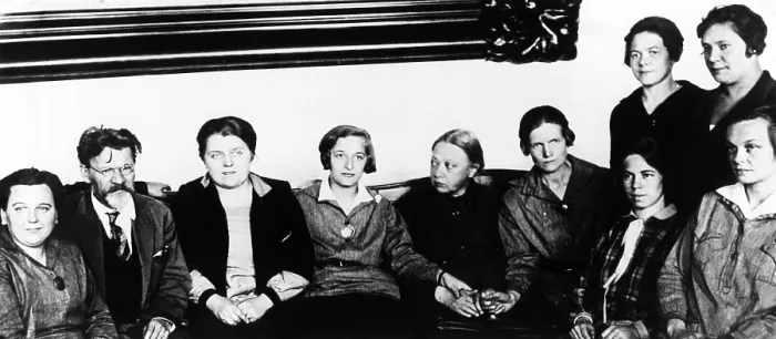 Framed Print : Nadezhda Krupskaya, Lenin's widow in Nov. 1927. Mrs. Lenin is shown in center (with head turned to side and hands folded on briefcase)