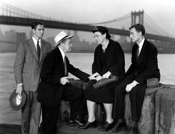 Framed Print : THE NAKED CITY, Don Taylor, Barry Fitzgerald, Adelaide Klein, Grover Burgess, 1948 Framed Print : THE NAKED CITY, Don Taylor, Barry Fitzgerald, Adelaide Klein, Grover Burgess, 1948