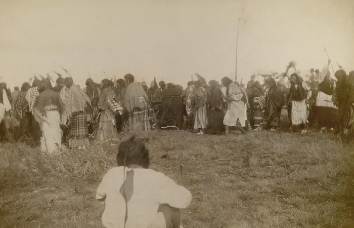 Framed Print : Native Americans performing ritual Ghost Dance c. 1890. The five day dance induced visions of union with dead relatives, which were then shared among the dancers