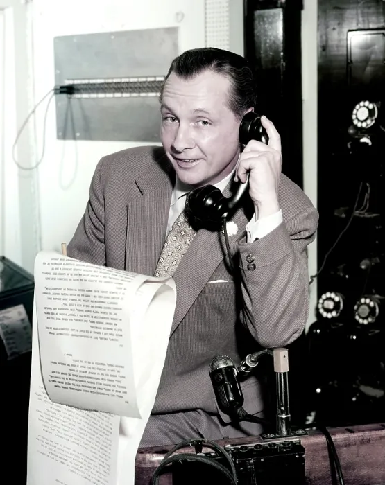 Framed Print : NBC NEWS CARAVAN, (aka CAMEL NEWS CARAVAN), John Cameron Swayze, on-set, 1949-56