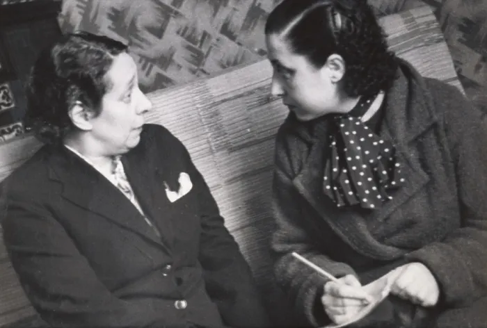 Framed Print : NELKEN, Margarita (1898-1968). Spanish writer and socialist politician. The socialist deputy Margarita Nelken (left) talking with a journalist. SPAIN. Salamanca Framed Print : NELKEN, Margarita (1898-1968). Spanish writer and socialist politician. The socialist deputy Margarita Nelken (left) talking with a journalist. SPAIN. Salamanca