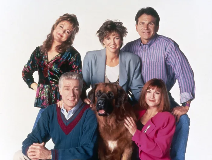 Framed Print : EMPTY NEST, clockwise from top left: Park Overall, Kristy McNichol, David Leisure, Dinah Manoff, Bear the dog, Richard Mulligan, 1988-1995