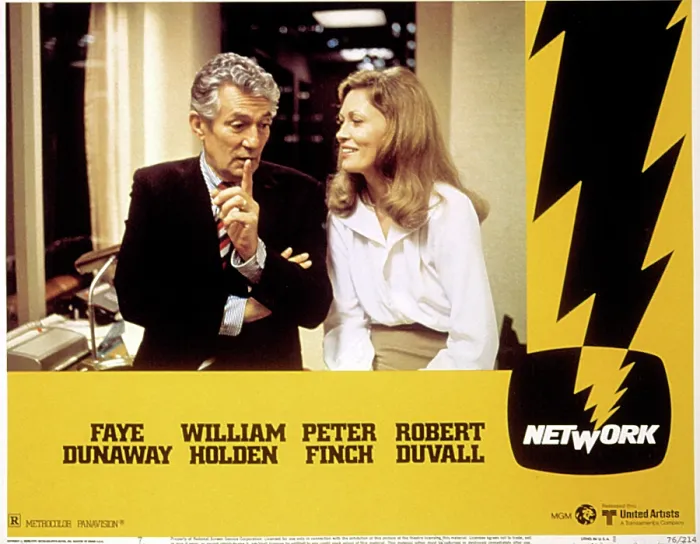 Framed Print : NETWORK, Peter Finch, Faye Dunaway, 1976 Framed Print : NETWORK, Peter Finch, Faye Dunaway, 1976