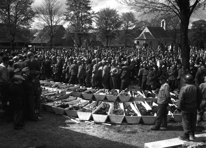 Framed Print : In Neunburg, Germany, victims of SS troopers killing are buried. Chaplains of the U.S Framed Print : In Neunburg, Germany, victims of SS troopers killing are buried. Chaplains of the U.S