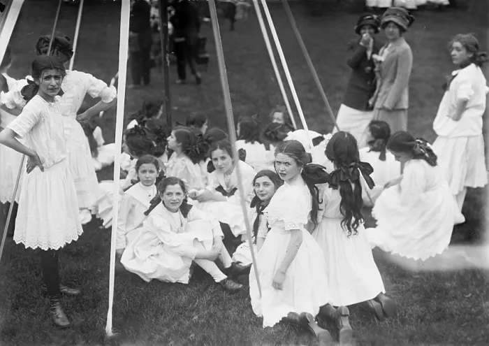 Framed Print : New York City, children on May pole in Central Park, May, circa 1910s Framed Print : New York City, children on May pole in Central Park, May, circa 1910s