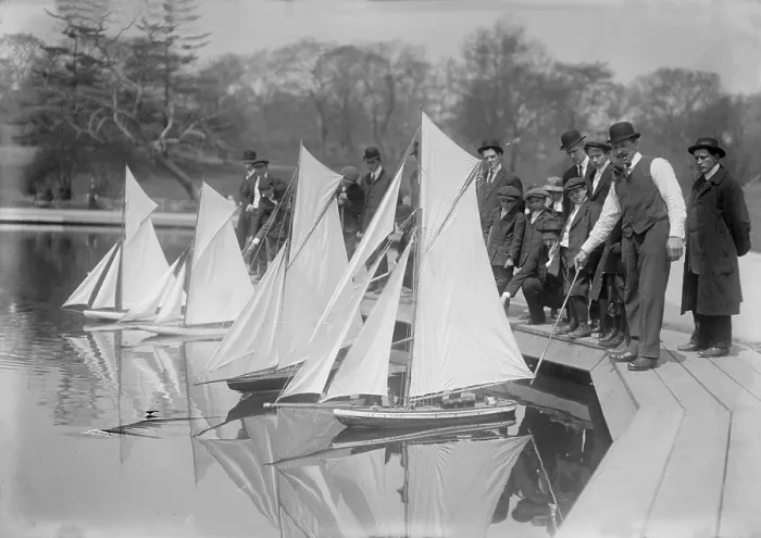 Framed Print : New York City, start of toy yacht race in Central Park, circa 1910s