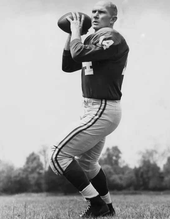Framed Print : New York Giants quarterback Y.A. Tittle, 1962.. Courtesy: CSU Archives / Everett Collection Framed Print : New York Giants quarterback Y.A. Tittle, 1962.. Courtesy: CSU Archives / Everett Collection