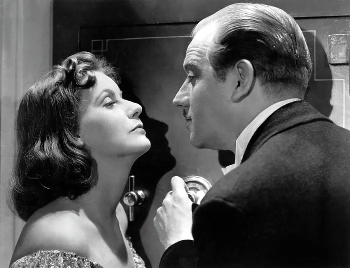 Framed Print : NINOTCHKA, Greta Garbo, Melvyn Douglas, 1939 Framed Print : NINOTCHKA, Greta Garbo, Melvyn Douglas, 1939