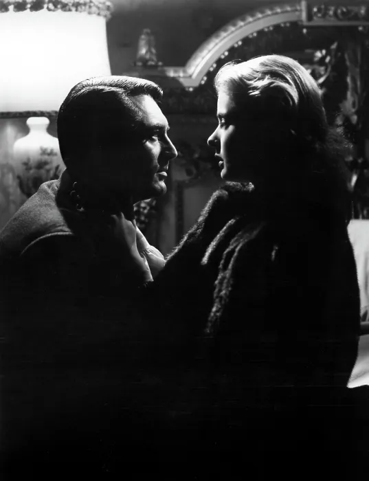 Framed Print : NOTORIOUS, Cary Grant, Ingrid Bergman, 1946