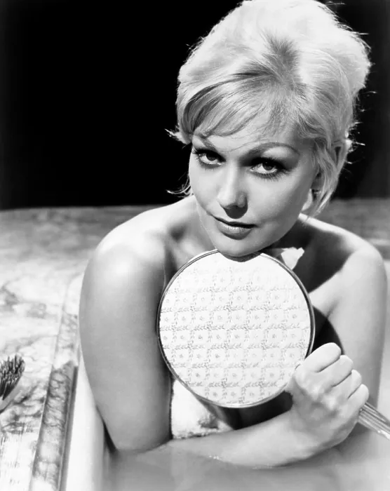 Framed Print : THE NOTORIOUS LANDLADY, Kim Novak, 1962