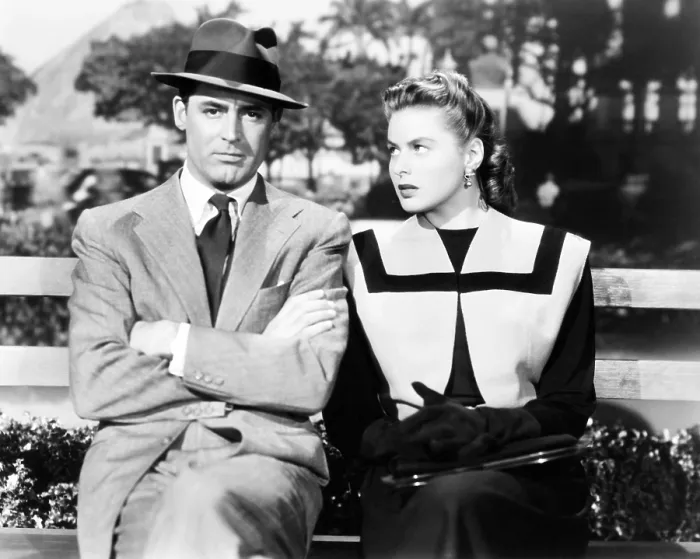 Framed Print : NOTORIOUS, from left: Cary Grant, Ingrid Bergman, 1946