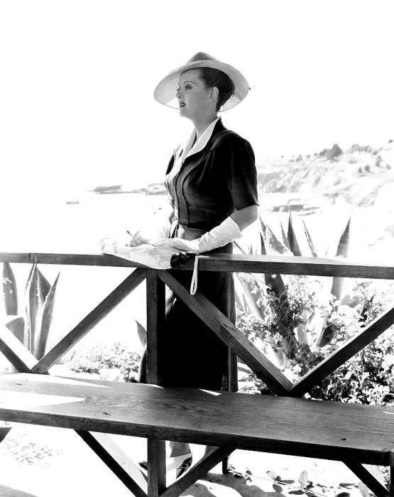 Framed Print : NOW, VOYAGER, Bette Davis, in a suit by Orry-Kelly, 1942