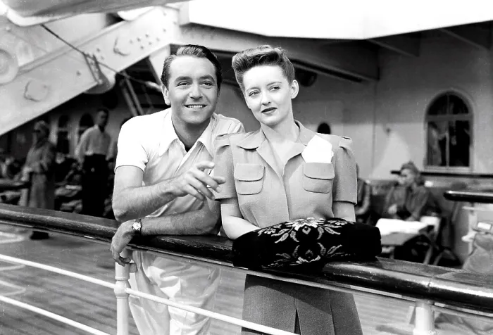 Framed Print : NOW, VOYAGER, Paul Henreid, Bette Davis, 1942