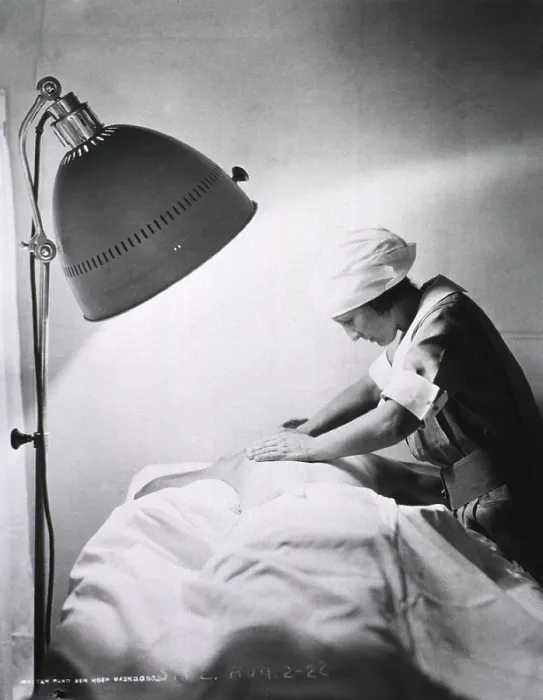Framed Print : Nurse giving back rub to a patient in Walter Reed General Hospital. 1922