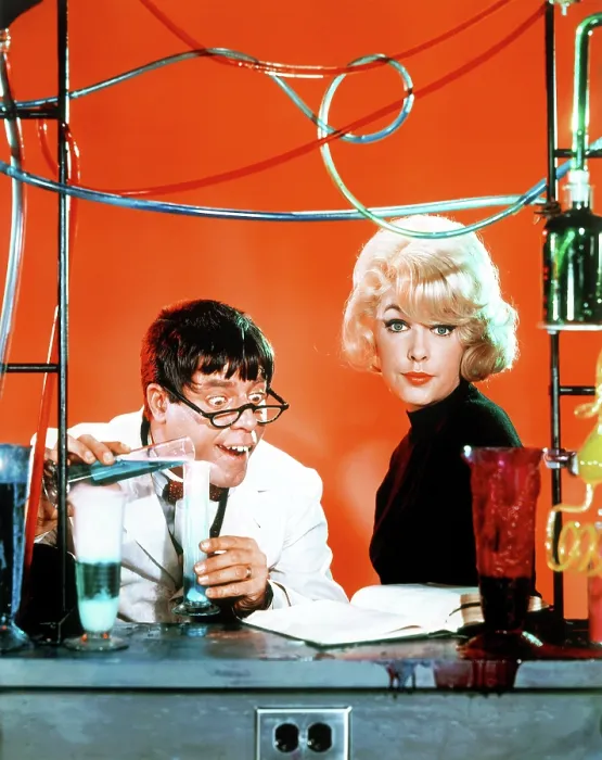 Framed Print : THE NUTTY PROFESSOR, (from left): Jerry Lewis, Stella Stevens, 1963