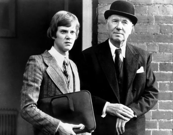 Framed Print : O LUCKY MAN!, from left, Malcolm McDowell, Ralph Richardson, 1973