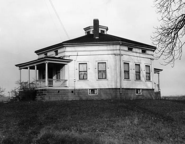 Framed Print : Octagonal house used for the Underground Railroad in New Lyme, Ohio. Photo taken in 1934. Courtesy: CSU Archives / Everett Collection Framed Print : Octagonal house used for the Underground Railroad in New Lyme, Ohio. Photo taken in 1934. Courtesy: CSU Archives / Everett Collection