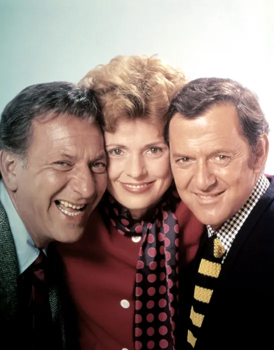 Framed Print : THE ODD COUPLE, from left: Jack Klugman, Joan Hotchkis, Tony Randall, 1970-75