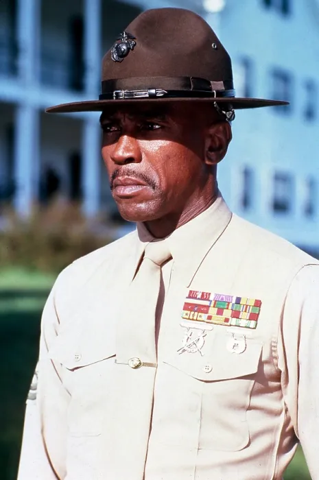 Framed Print : AN OFFICER AND A GENTLEMAN, Louis Gossett Jr. 1982. Paramount / Courtesy Everett Collection