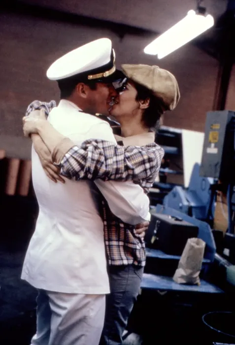 Framed Print : AN OFFICER AND A GENTLEMAN, Richard Gere, Debra winger, 1982, (c) Paramount / courtesy Everett Collection