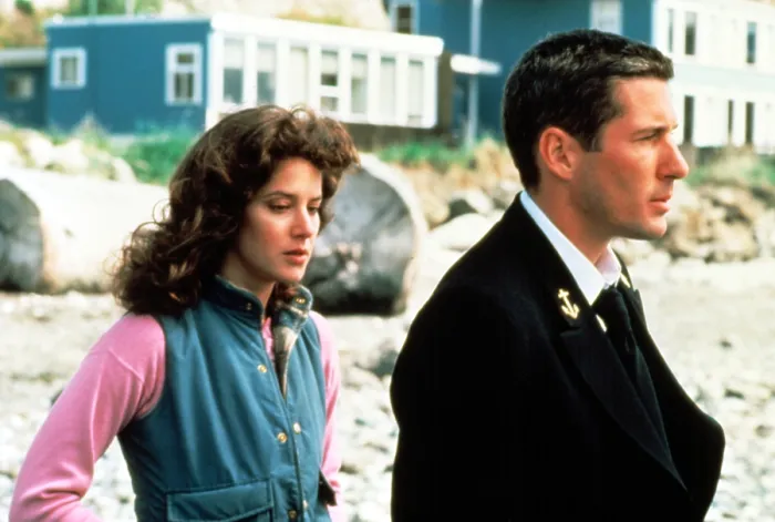 Framed Print : AN OFFICER AND A GENTLEMAN, Richard Gere, Debra Winger, 1982, (c) Paramount / courtesy Everett Collection