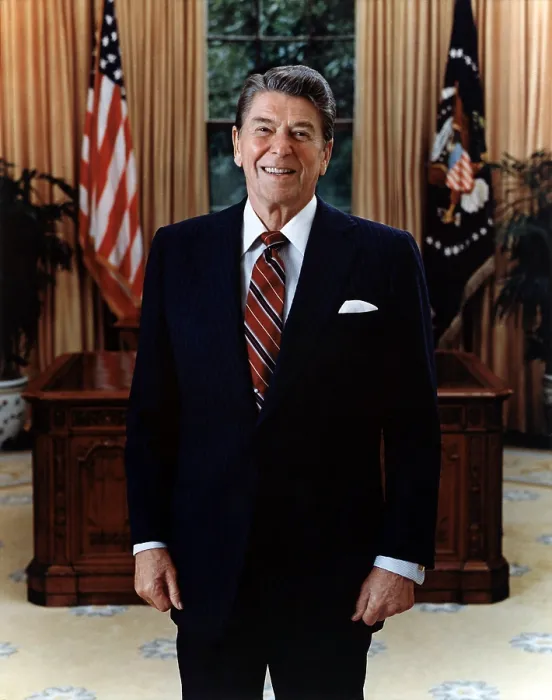 Framed Print : Official Portrait of President Reagan in the Oval Office. June 3 1985. PO-USP-Reagan_NA-12-0061M