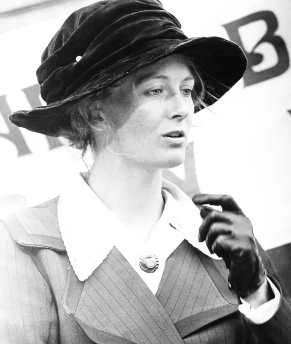Framed Print : OH! WHAT A LOVELY WAR, Vanessa Redgrave as Sylvia Pankhurst, 1969 Framed Print : OH! WHAT A LOVELY WAR, Vanessa Redgrave as Sylvia Pankhurst, 1969