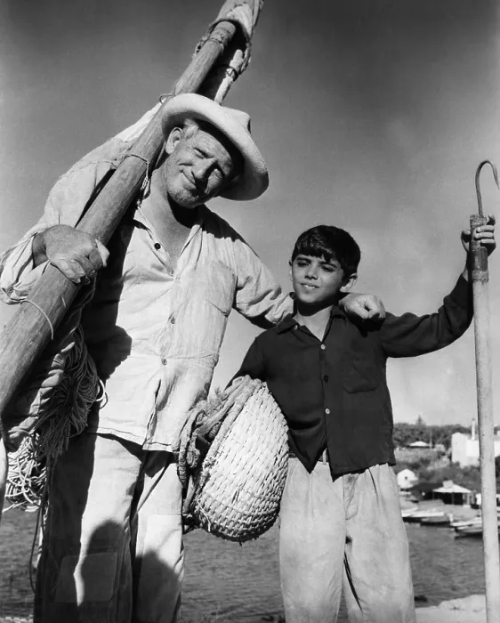 Framed Print : THE OLD MAN AND THE SEA, Spencer Tracy, Felipa Pazos, 1958