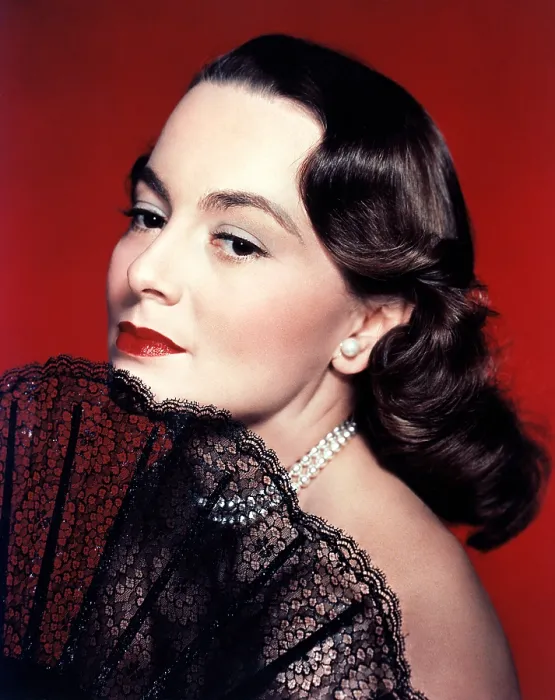 Framed Print : OLIVIA DeHAVILLAND, 1940s Framed Print : OLIVIA DeHAVILLAND, 1940s