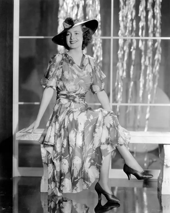 Framed Print : Olivia De Havilland in a grey chiffon afternoon frock, 1937 Framed Print : Olivia De Havilland in a grey chiffon afternoon frock, 1937
