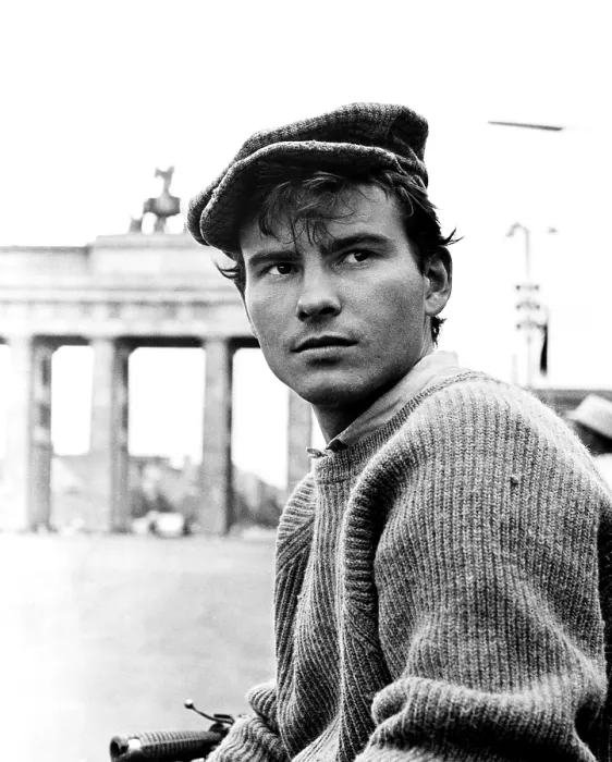 Framed Print : ONE, TWO, THREE, Horst Buchholz, on location in Berlin, in front of the Brandenburg Gate, 1961