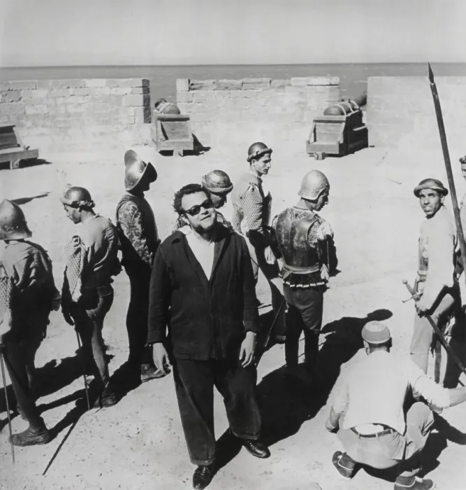 Framed Print : Orson Welles directing the 1952 film, Othello'. He was filming the ramparts and cannons of the Portuguese Fort at Nagador, Morocco