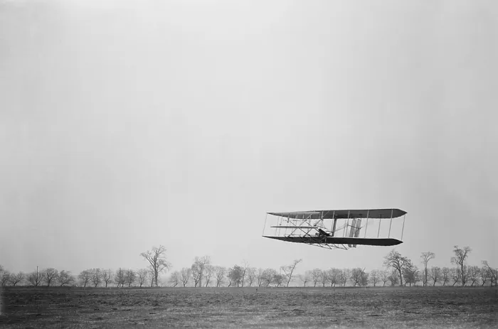 Framed Print : Orville Wright 1871-1948 in flight over treetops covering a distance of approximately 1 760 feet in 40 1 / 5 seconds at Huffman Prairie Dayton Ohio. November 16 1904 Framed Print : Orville Wright 1871-1948 in flight over treetops covering a distance of approximately 1 760 feet in 40 1 / 5 seconds at Huffman Prairie Dayton Ohio. November 16 1904