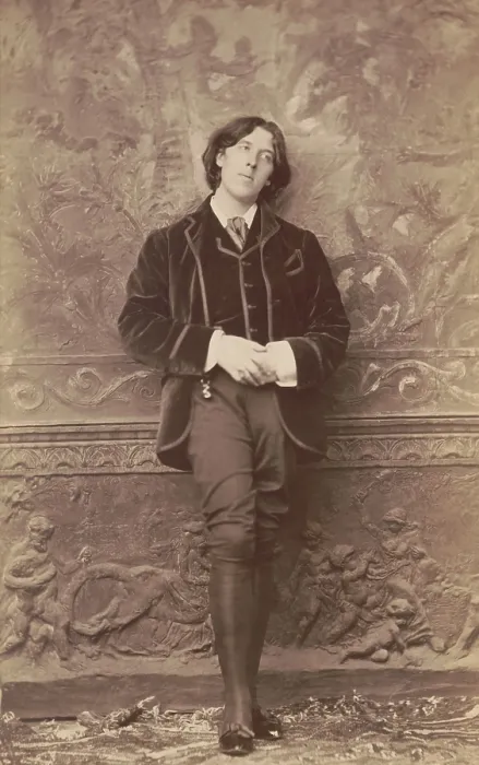 Framed Print : Oscar Wilde, Anglo-Irish playwright and poet in studio portrait by Napoleon Sarony, 1882 Framed Print : Oscar Wilde, Anglo-Irish playwright and poet in studio portrait by Napoleon Sarony, 1882