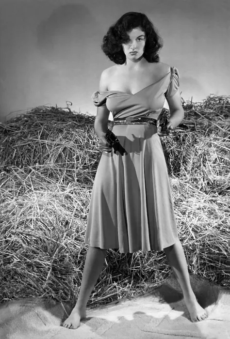 Framed Print : THE OUTLAW, Jane Russell, 1943 Framed Print : THE OUTLAW, Jane Russell, 1943