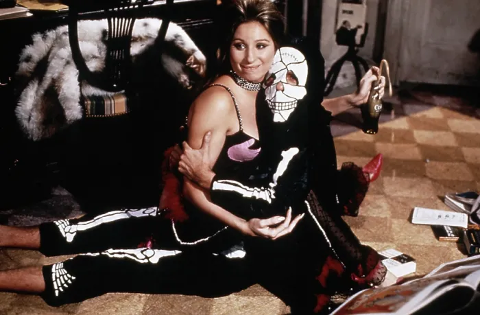 Framed Print : THE OWL AND THE PUSSYCAT, Barbra Streisand, George Segal, 1970