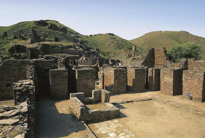 Framed Print : PAKISTAN. NORTH-WEST FRONTIER PROVINCE. The Buddhist monastic complex of Takht-i-Bahi or Throne of Origins (1st c.). Cells and yards. AISA / Everett Collection**US SALES ONLY**
