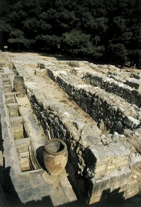 Framed Print : The Palace of Minos at Knossos. 2100 BC. GREECE. CRETE. IRAKLION. Knossos. Knossos Palace. Warehouses. Minoan art  /  Cretan art. Early Minoan period