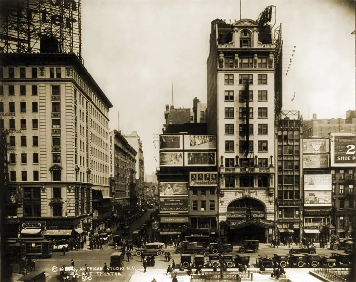 Framed Print : Palace Theatre, New York City, built by vaudeville impresario Martin Beck in 1913. To play the Palace became a symbol of show business success