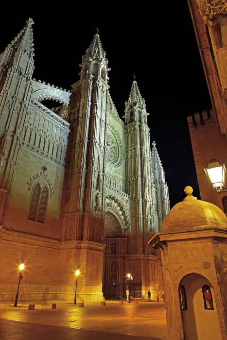 Framed Print : Palma de Majora Cathedral. ca. 1230-1613. SPAIN. BALEARES. MALLORCA. Palma de Mallorca. Cathedral of St. Mary. Gothic art. Architecture. AISA / Everett Collection**US SALES ONLY** Framed Print : Palma de Majora Cathedral. ca. 1230-1613. SPAIN. BALEARES. MALLORCA. Palma de Mallorca. Cathedral of St. Mary. Gothic art. Architecture. AISA / Everett Collection**US SALES ONLY**