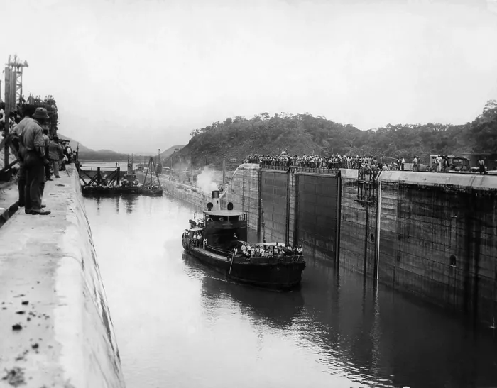 Framed Print : The Panama Canal, circa 1913. Courtesy: CSU Archives / Everett Collection