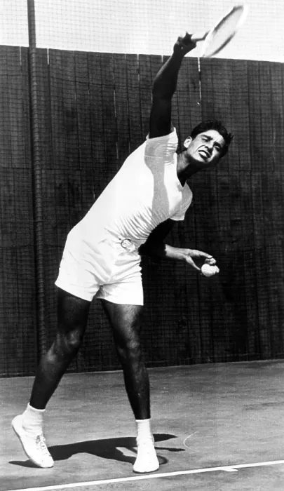 Framed Print : Pancho Gonzales in the final match of the Pacific Southweat Tennis Tournament. September 26, 1947. Courtesy: CSU Archives / Everett Collection