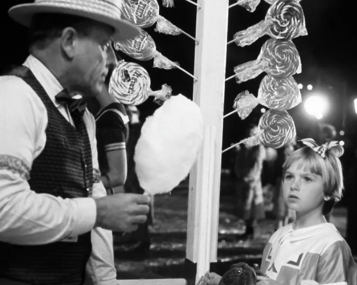 Framed Print : PAPER MOON, Desmond Dhooge, Tatum O'Neal, 1973 Framed Print : PAPER MOON, Desmond Dhooge, Tatum O'Neal, 1973