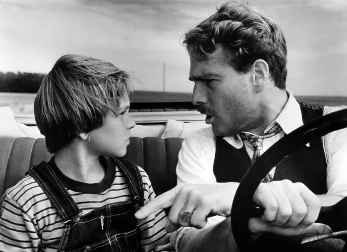 Framed Print : PAPER MOON, Tatum O'Neal, Ryan O'Neal, 1973 Framed Print : PAPER MOON, Tatum O'Neal, Ryan O'Neal, 1973