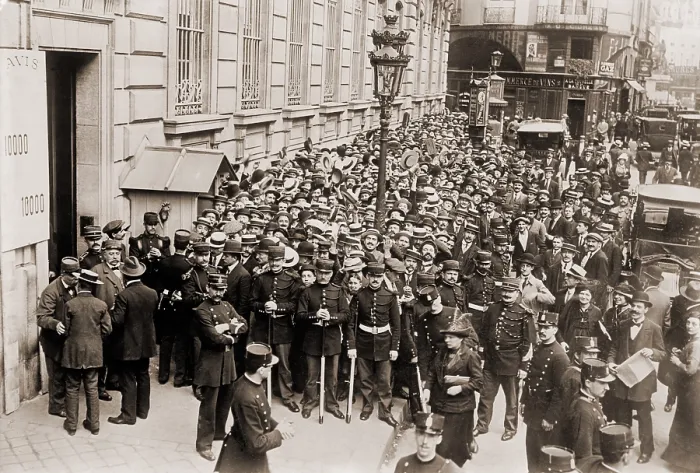 Framed Print : Paris police hold back a crowd making a run on a French bank. Ca. 1905-1915 Framed Print : Paris police hold back a crowd making a run on a French bank. Ca. 1905-1915