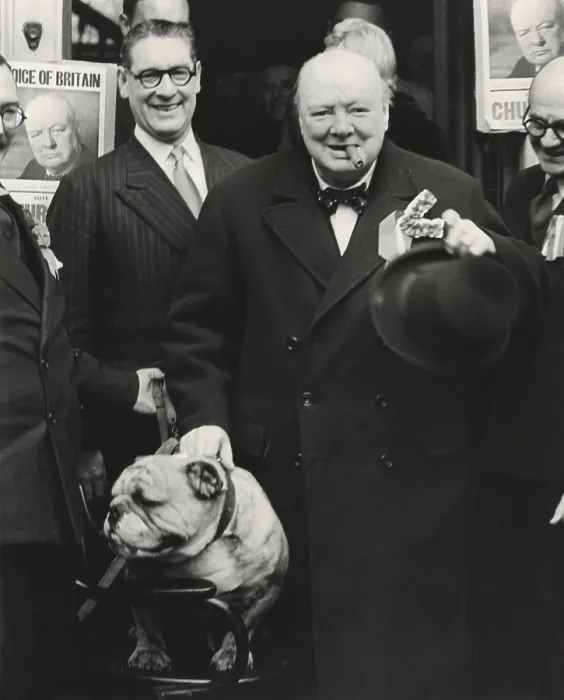 Framed Print : Party Leader Winston Churchill making a speech outside the Conservative Club, Wanstead, England