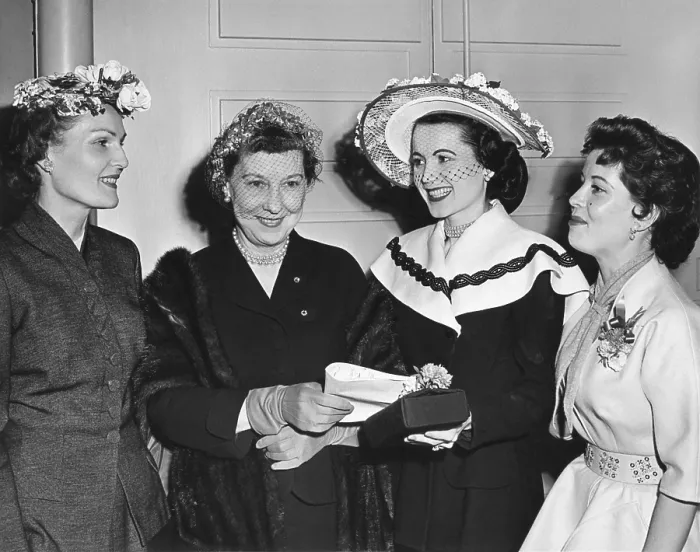 Framed Print : Pat Nixon and Mamie Eisenhower at the Cherry Blossom Fashion Show. April 8, 1953.L-R: Mrs. Richard Nixon, First Lady Mamie Eisenhower, Mrs. Nelson, and actress Gloria DeHaven