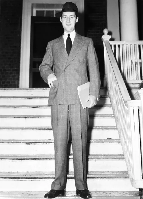 Framed Print : Paul Mellon while attending classes at St. John's College, Annapolis. Sept. 25, 1940. He graduated from Yale, and received an B.A. and M.A. from Clare College, Cambridge Framed Print : Paul Mellon while attending classes at St. John's College, Annapolis. Sept. 25, 1940. He graduated from Yale, and received an B.A. and M.A. from Clare College, Cambridge