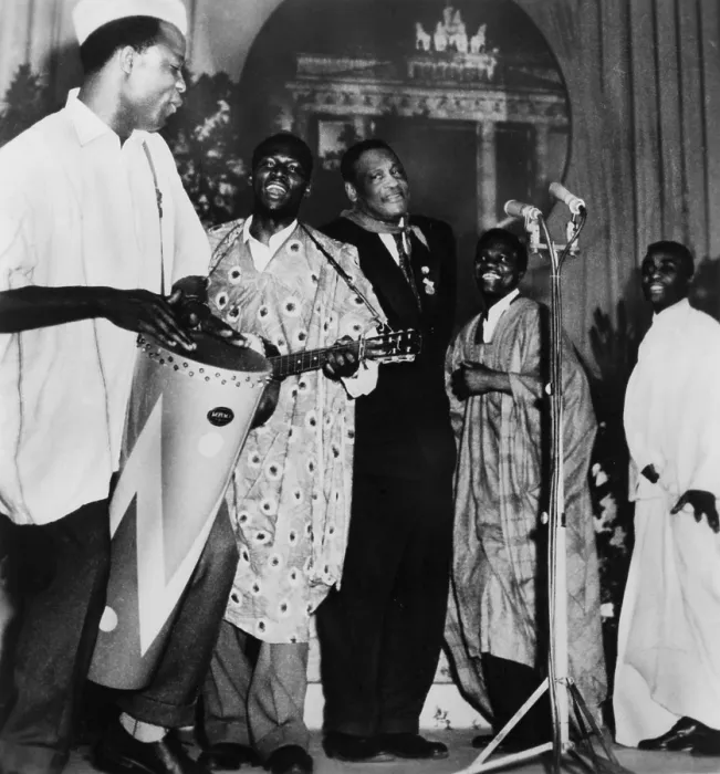 Framed Print : Paul Robeson (1898-1976), receiving the 'Star of Friendship of the People' from communist East German president Walter Ulbricht in 1960