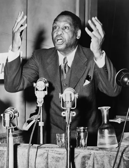 Framed Print : Paul Robeson (1898-1976), addressing the World Conference of Partisans of Peace in Paris in 1949. Robeson publicly expressed his leftist politics throughout the Cold War Framed Print : Paul Robeson (1898-1976), addressing the World Conference of Partisans of Peace in Paris in 1949. Robeson publicly expressed his leftist politics throughout the Cold War